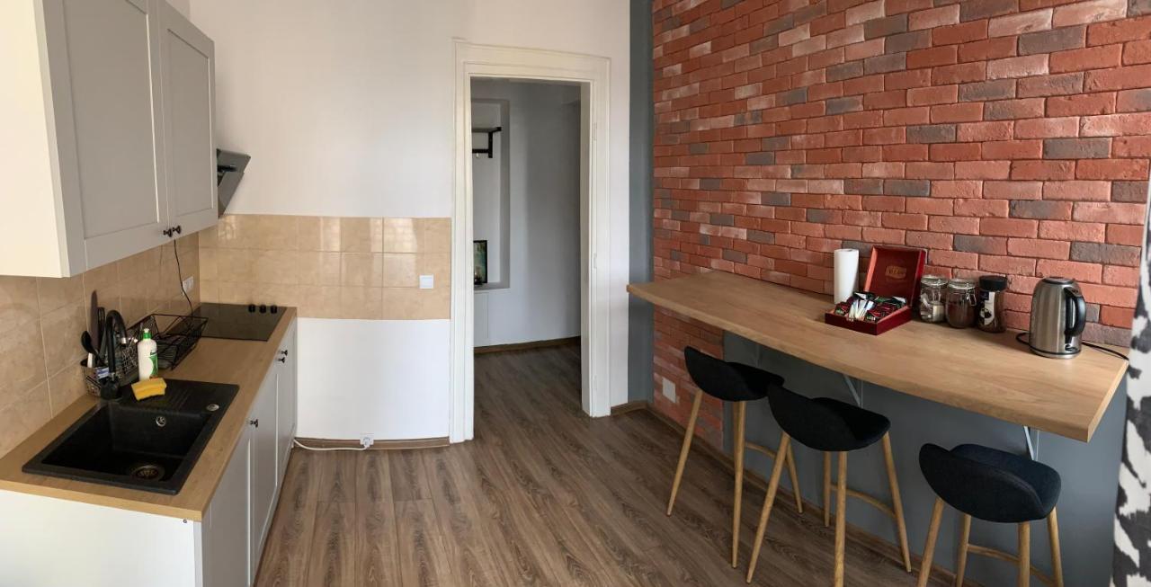 Rowna 12 Apartment